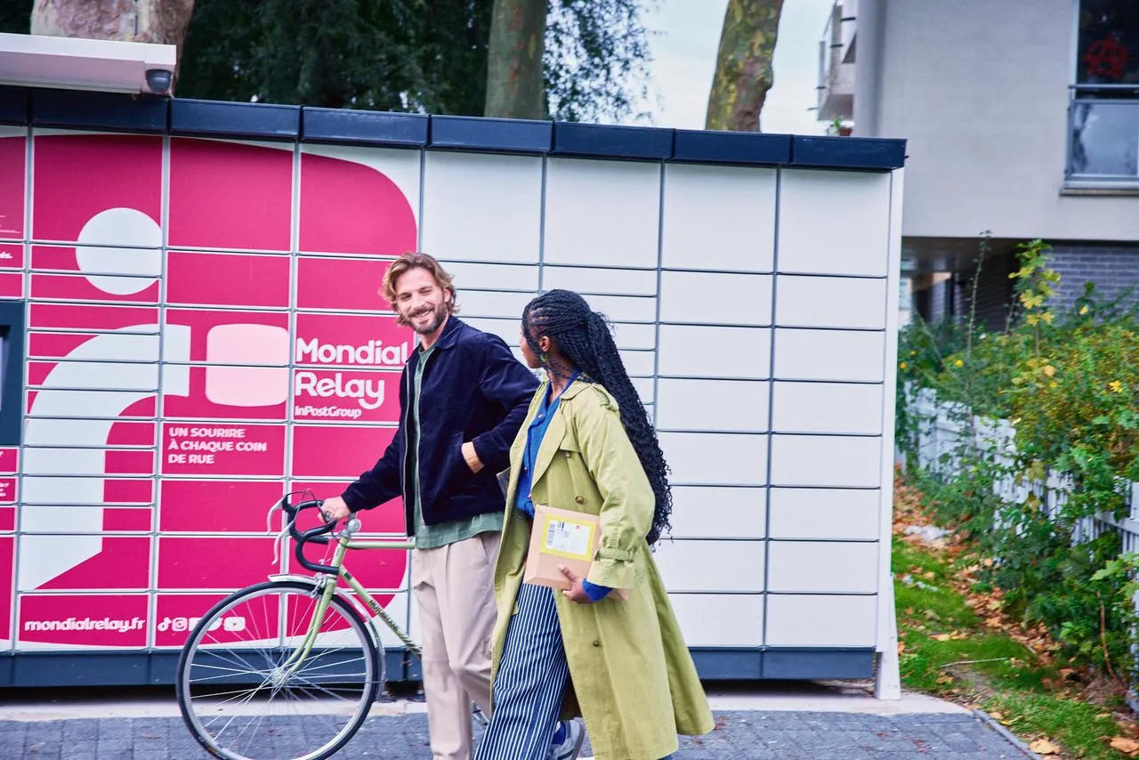 Il est facile de venir chercher ses colis en mobilité douce avec les Lockers Mondial Relay